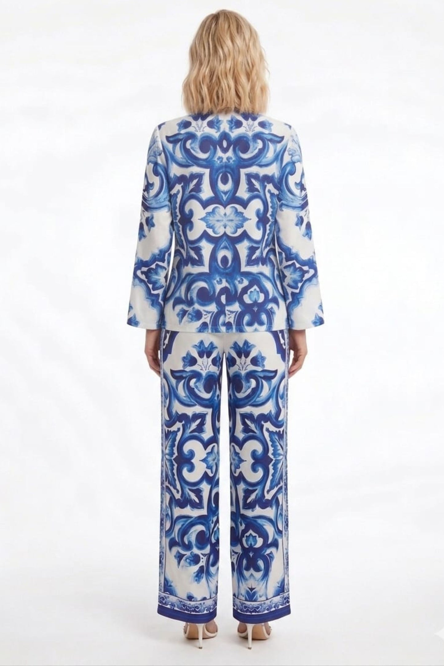 Classic Fashion Blue and White Majolica Print Two-Piece Pant Set