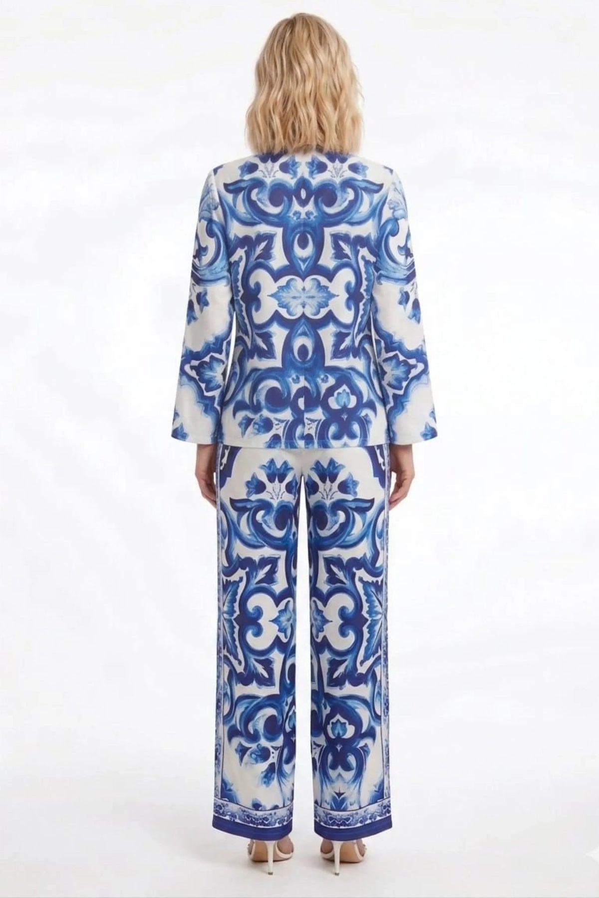 Classic Fashion Blue and White Majolica Print Two-Piece Pant Set