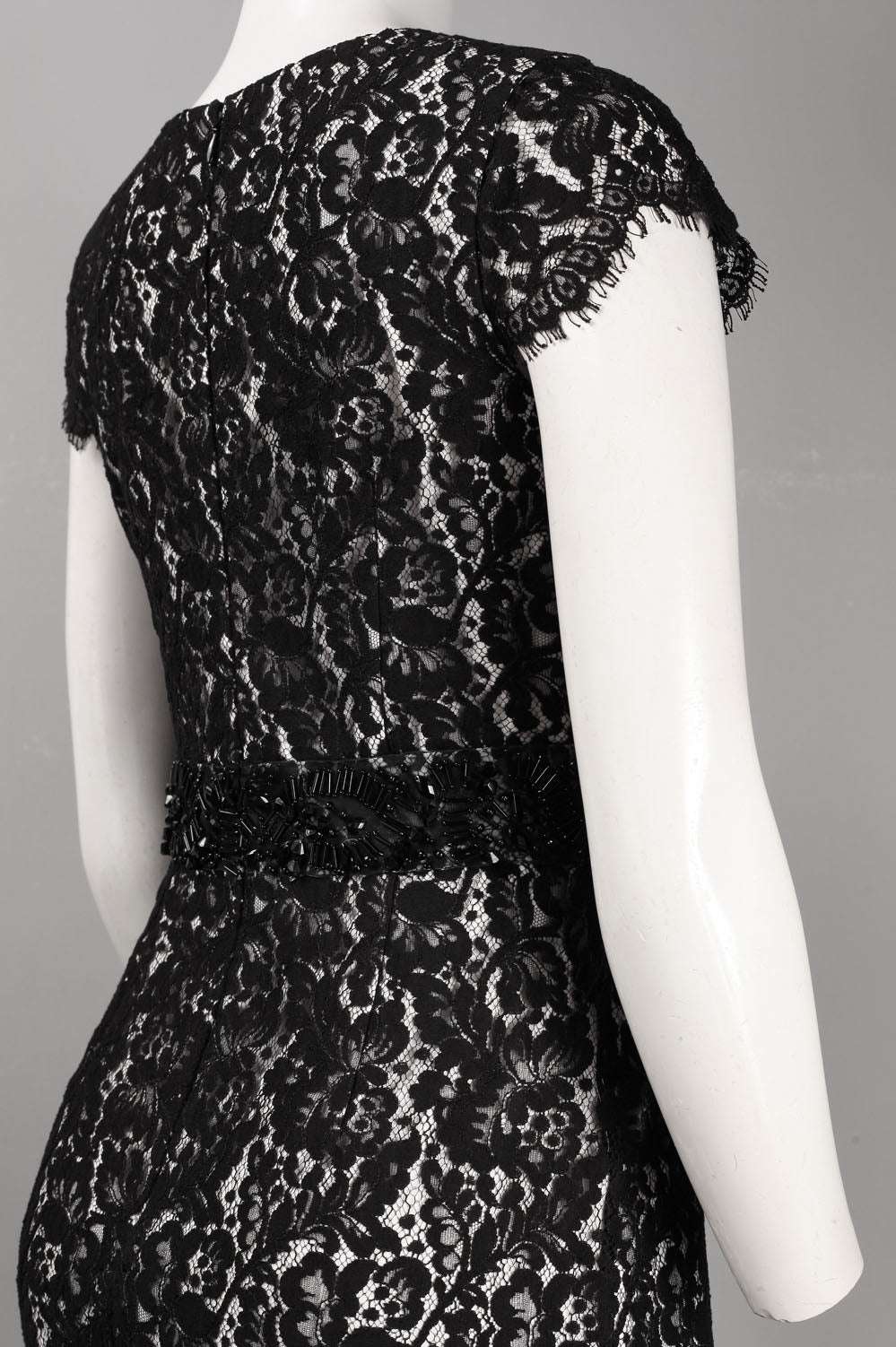 Monique Lhuillier Cap Sleeve Scalloped Lace Dress