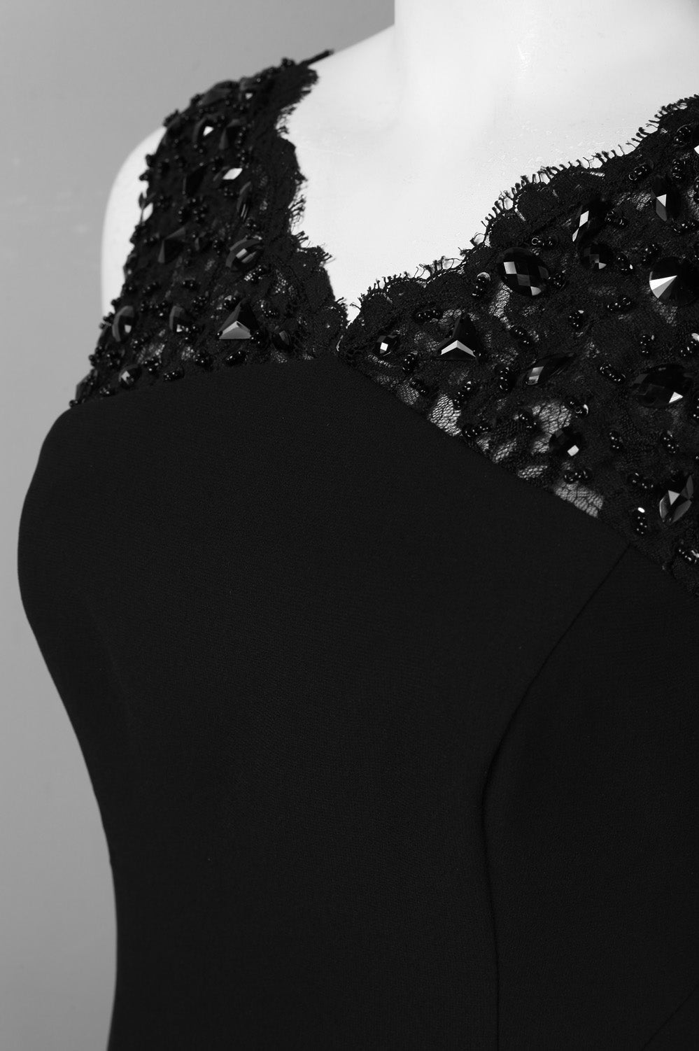 Monique Lhuillier Sleeveless Beaded Cocktail Dress